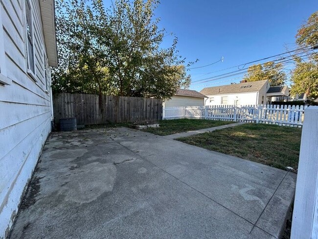 Building Photo - 1729 Patterson Rd