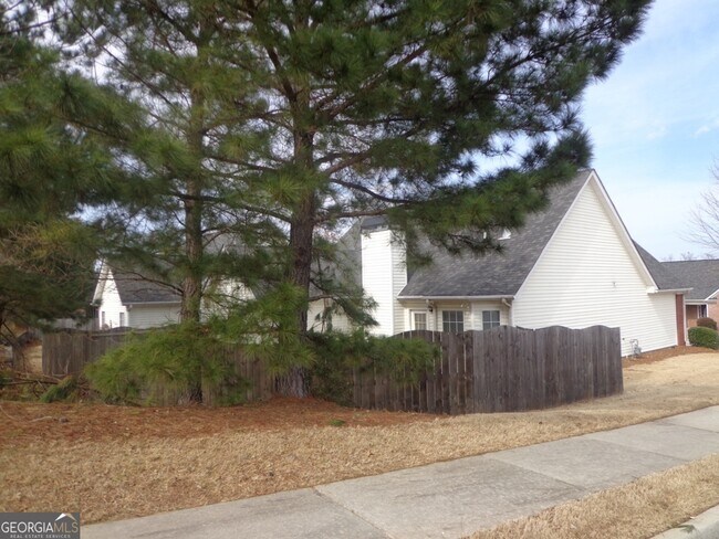 Building Photo - 2 Mill Ridge Pl