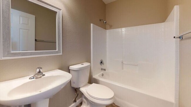 Building Photo - Very nice home in highly sought after location!