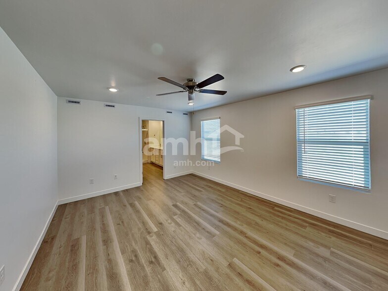Building Photo - 6533 E Paseo Alga