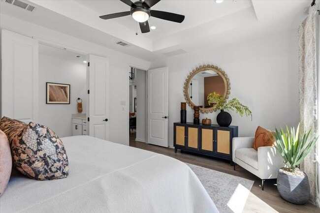 Building Photo - 212 Barton Oak Trl