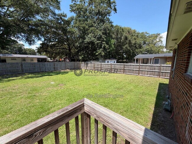 Building Photo - 1439 Village Rd