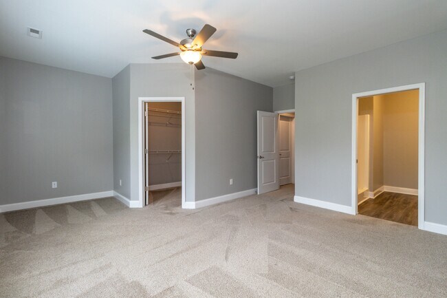Building Photo - 4839 Lake Ln
