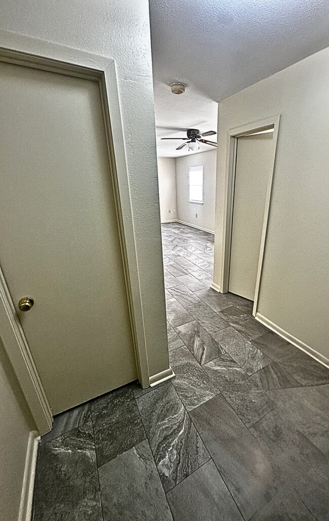 Building Photo - 111 Mallard Dr