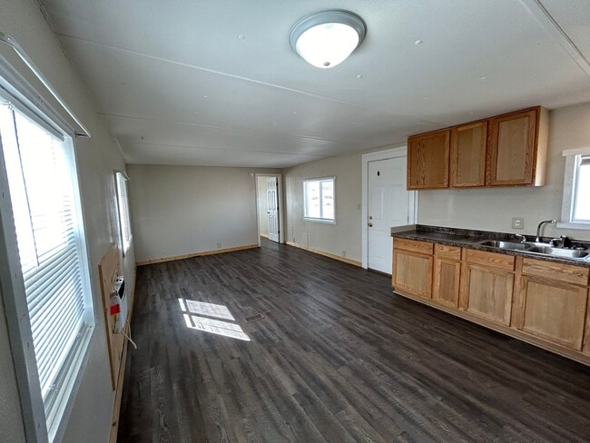 Building Photo - 3 Bed 1.5 Bath Fully Remodeled Mobile Home...