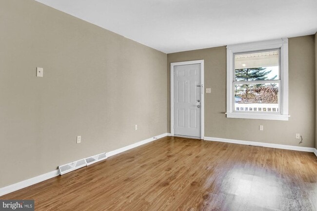 Building Photo - Coming Soon- Spacious 3 Bedroom Home with ...