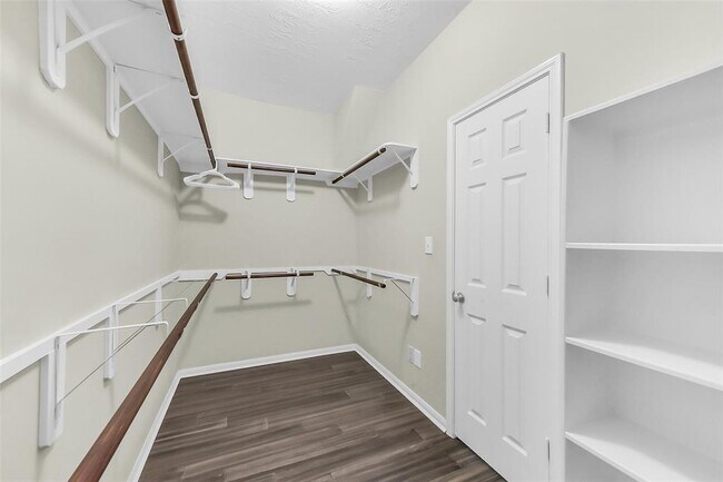 Building Photo - 16622 River Wood Ct
