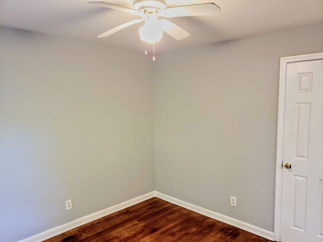 Building Photo - 1596 Line Cir