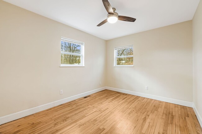 Building Photo - Newly Remodeled 2-Bedroom Home in West Ash...