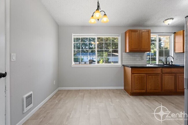 Building Photo - 8805 NE 90th Ave