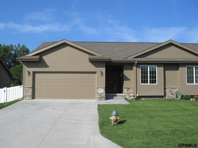 Building Photo - 3031 Lakeside Dr