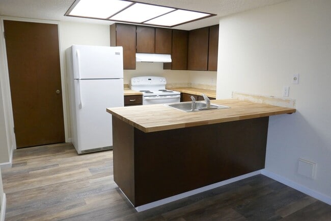 Building Photo - 3926 Grand Ave