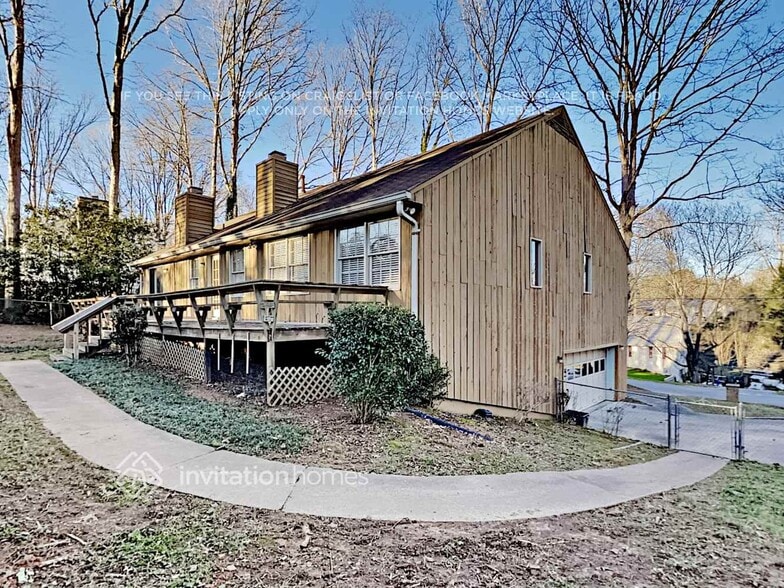 Building Photo - 4584 Forest Green Dr