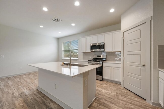 Building Photo - 253 Deserti Rd