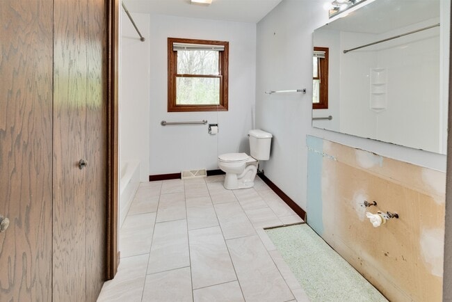 Building Photo - 1870 Sand Ridge Ct