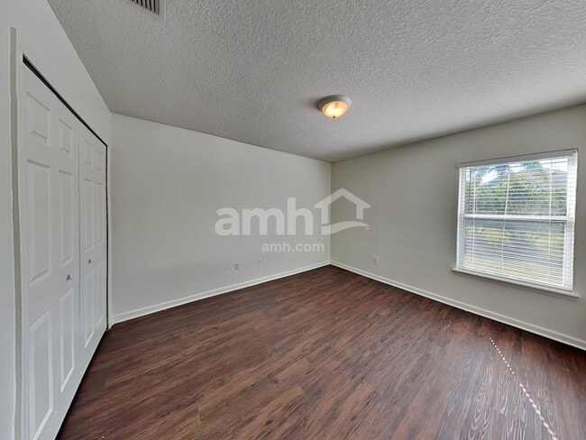 Building Photo - 341 Diana Ct