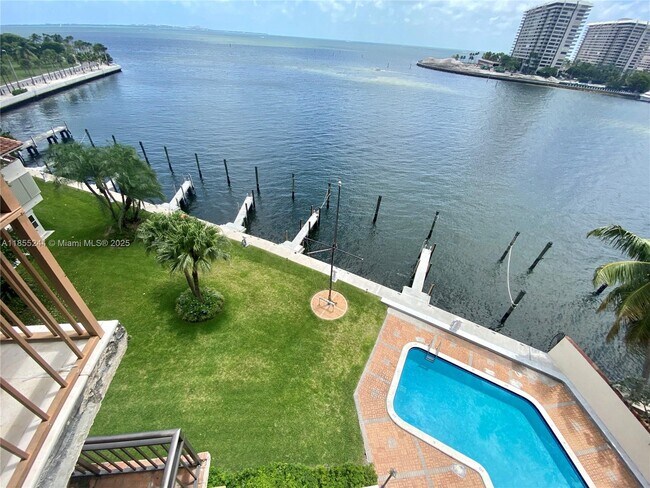 Building Photo - 1632 S Bayshore Ct