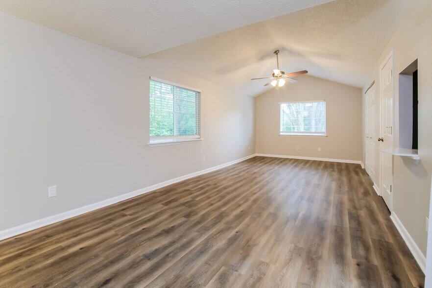 Building Photo - 6911 Coleus Ct