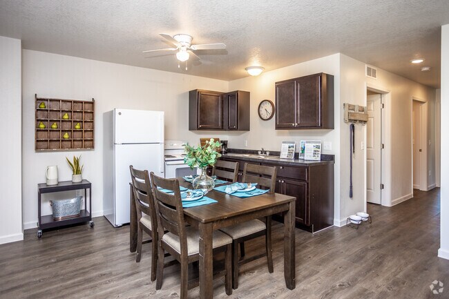 3BR, 1BA - Villa/1,008 SF - Park Place