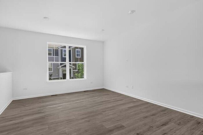 Building Photo - 445 Red Oak Cir