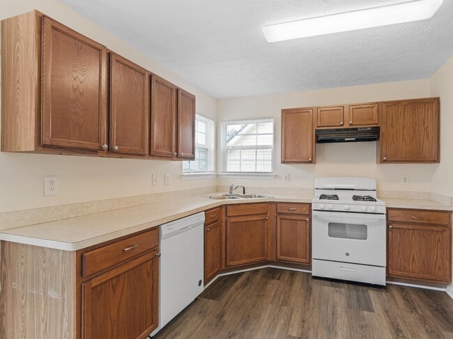 Building Photo - 310 Sarasota Ln