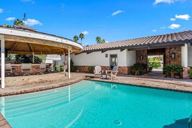 Building Photo - 48731 San Vicente St