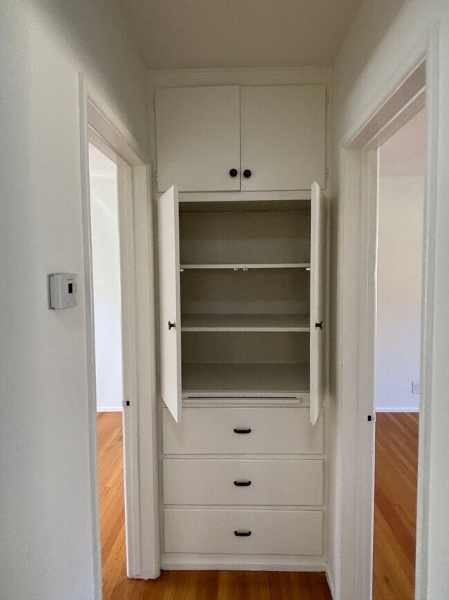 Building Photo - 215 S Baldwin Ave