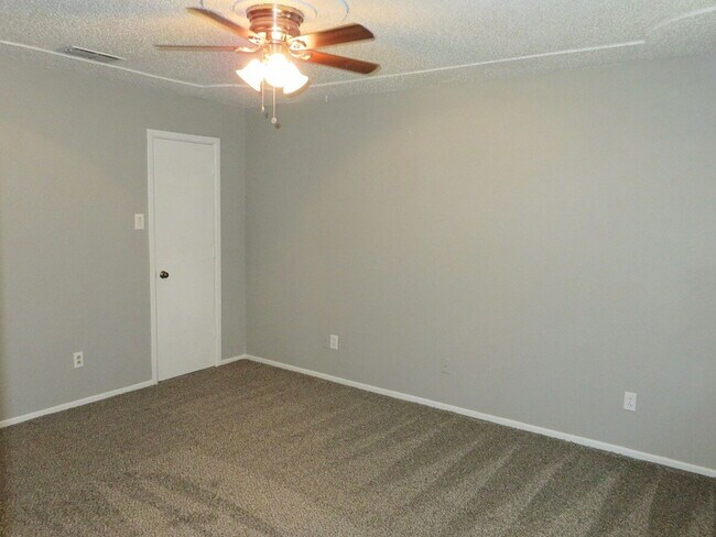 Building Photo - Unwind in spacious 3-bedroom, 2-bathroom home!