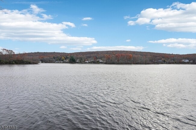 Building Photo - 197 Point Breeze Dr