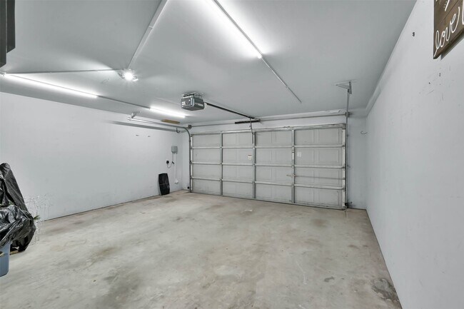 Building Photo - 84 Oak Grove Ln