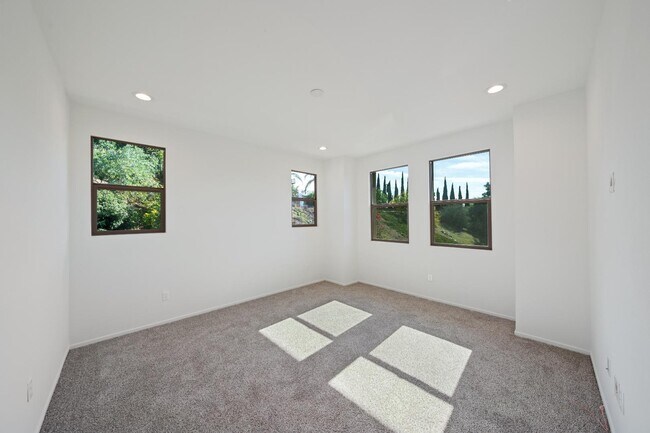 Building Photo - 822 Francesca Dr