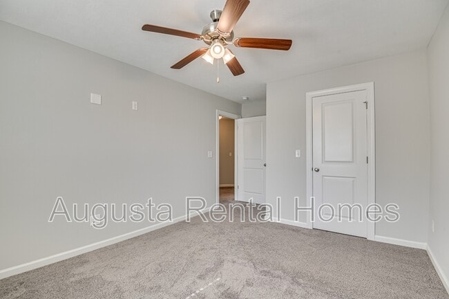 Building Photo - 909 Chesford Dr