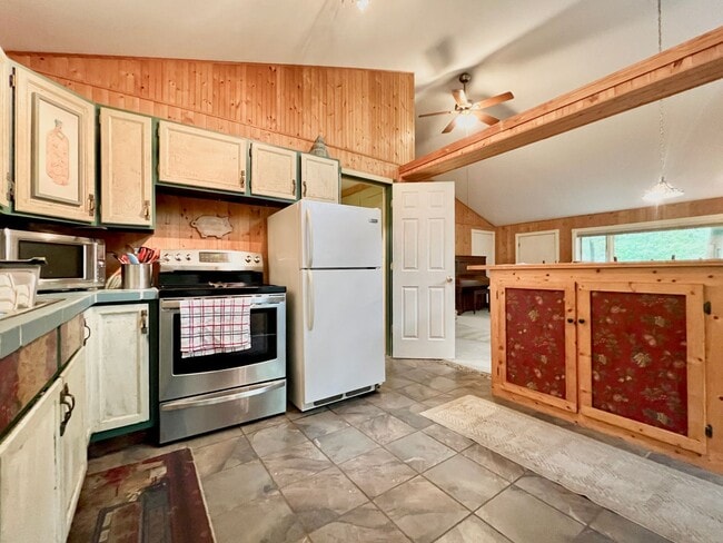 Building Photo - Up North Living Made Easy- All Utilities Included