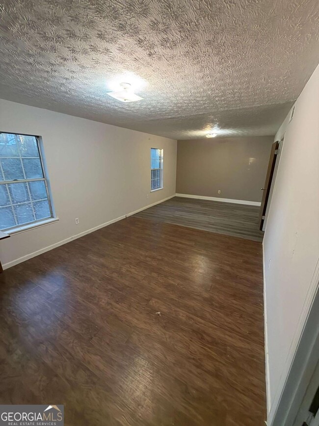 Building Photo - 1744 Vauxhall Dr