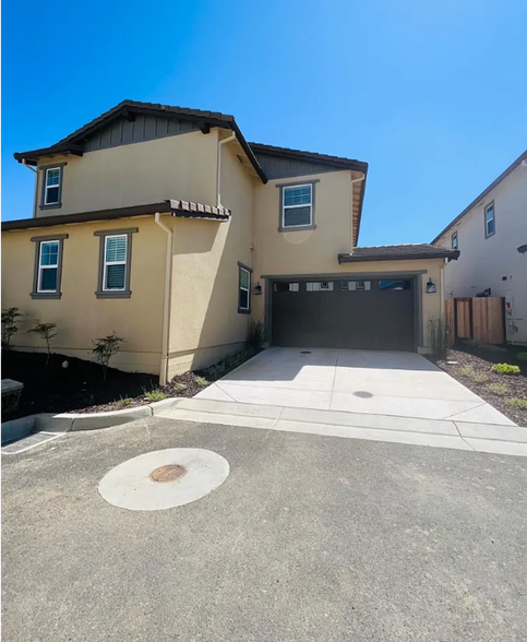 Building Photo - 2451 Lake Club Dr