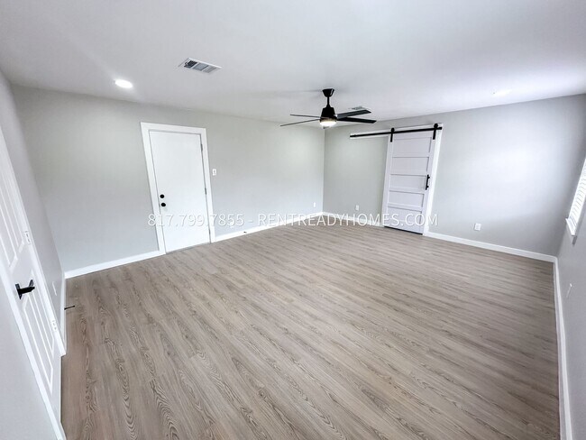 Building Photo - 8142 Howard Dr