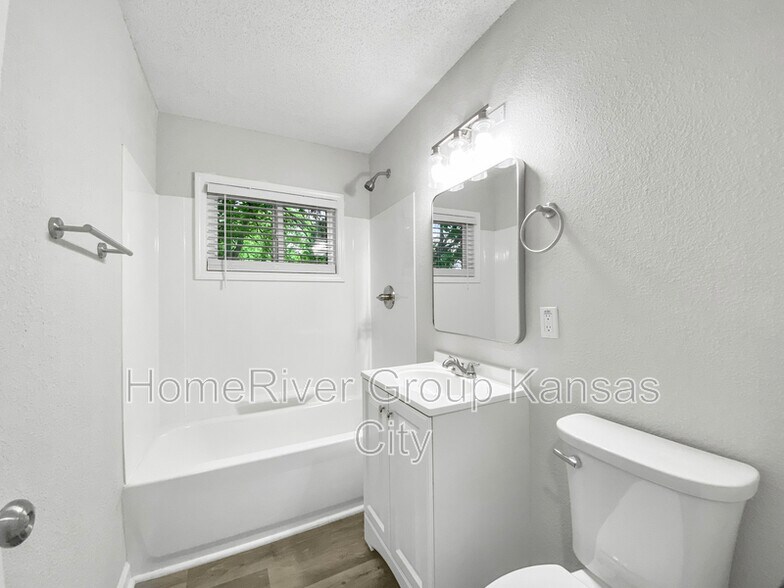 Building Photo - 11414 Corrington Ave