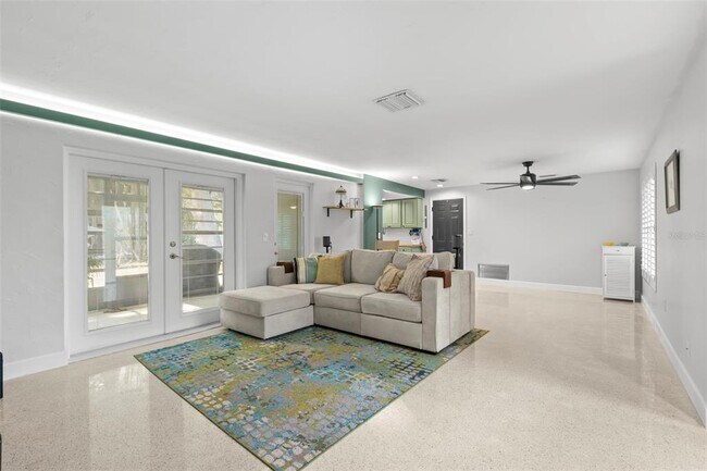 Building Photo - 320 Lake Maggiore Blvd S