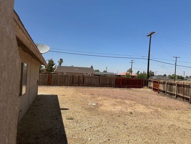 Building Photo - RENOVATED 3+2 with attached garage