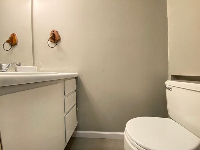 Building Photo - 3 Bedrooms 2 Full Bathrooms Finished Basem...