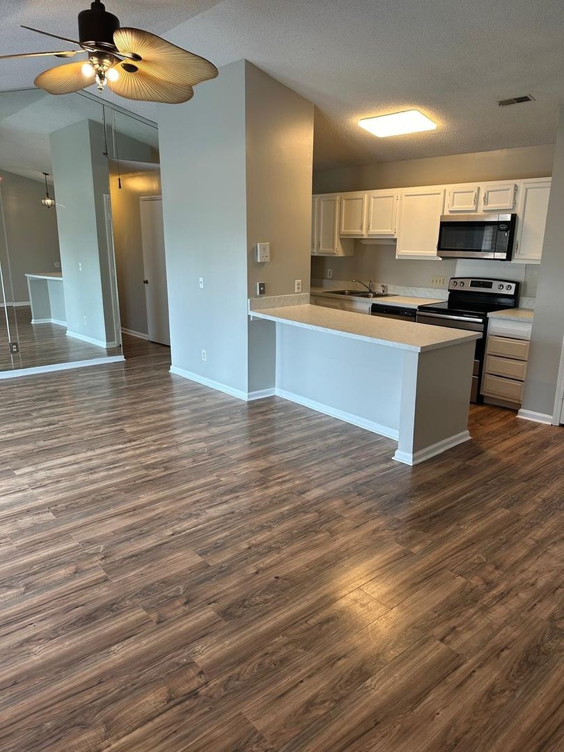 Building Photo - 6166 Meadow Rose Ln