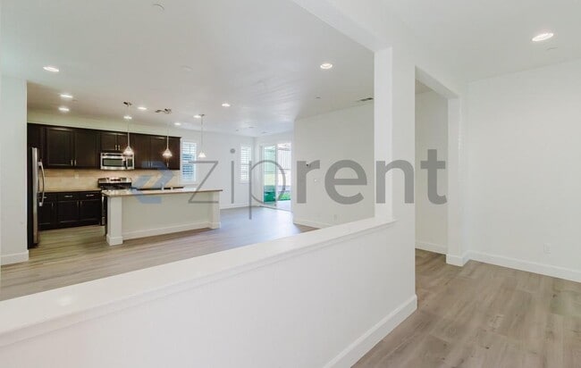 Building Photo - 873 Willow Bridge Dr