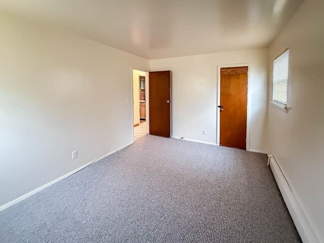 Building Photo - 14 Suburbia Ct