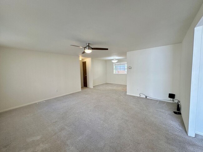Building Photo - 4366 Valley Ln
