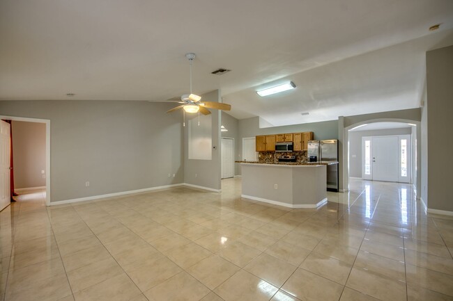 Building Photo - 2462 Nature Pointe Loop