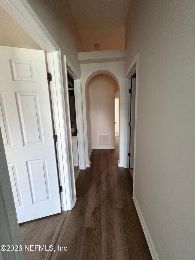 Building Photo - 607 Crystal Way