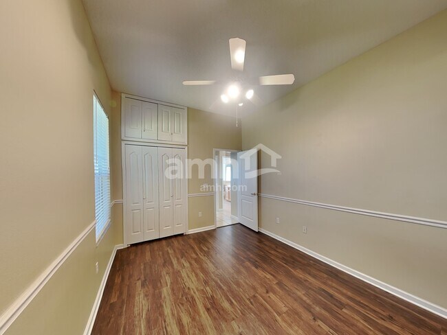 Building Photo - 13712 Lakes Way