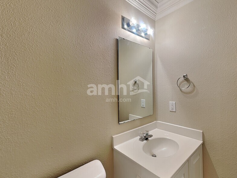 Building Photo - 12925 Old Glory Dr