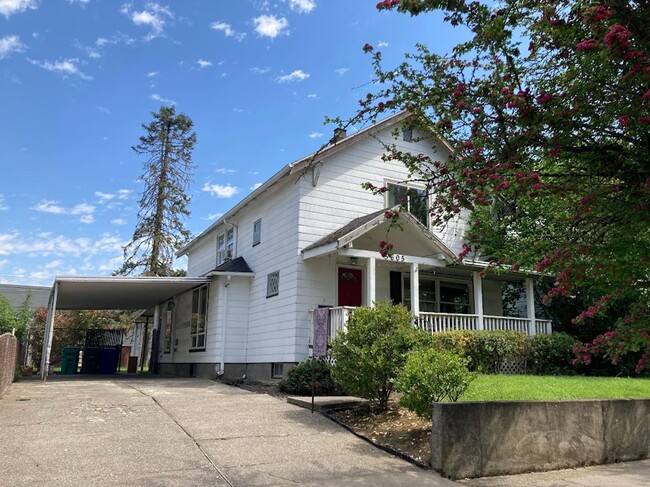 Building Photo - UNIVERSITY LIVING - Beautiful 5 Bedroom Ho...