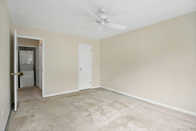 Building Photo - 8 Foxwood Dr